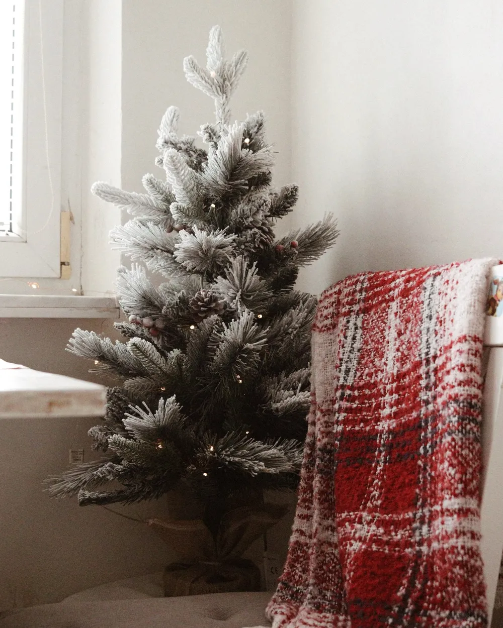 Árbol de Navidad Artificial Nevado con Luces LED MALIGNE 90 cm Blanco Nevado - Vista 7